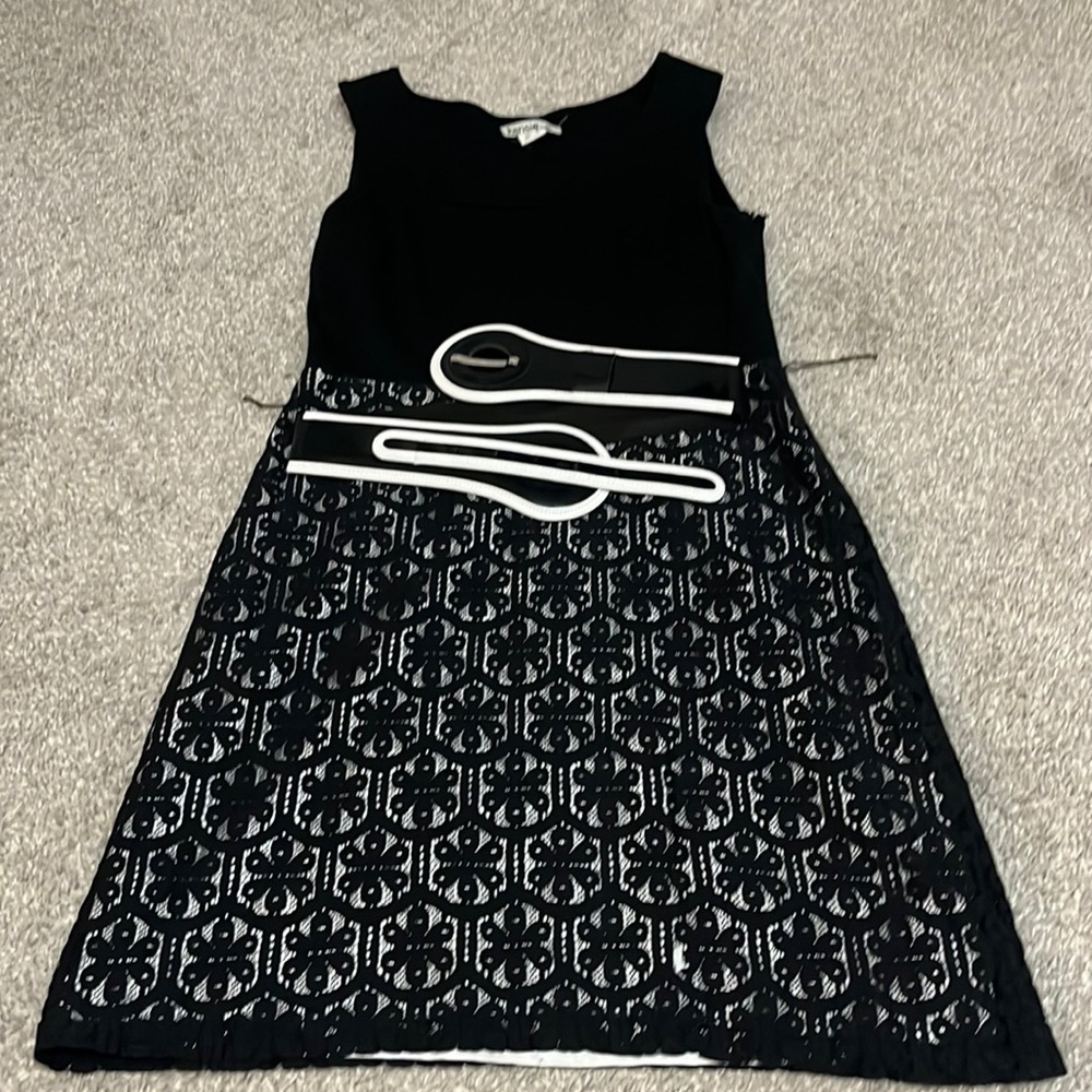 Kensie black and white dress size large with matching belt